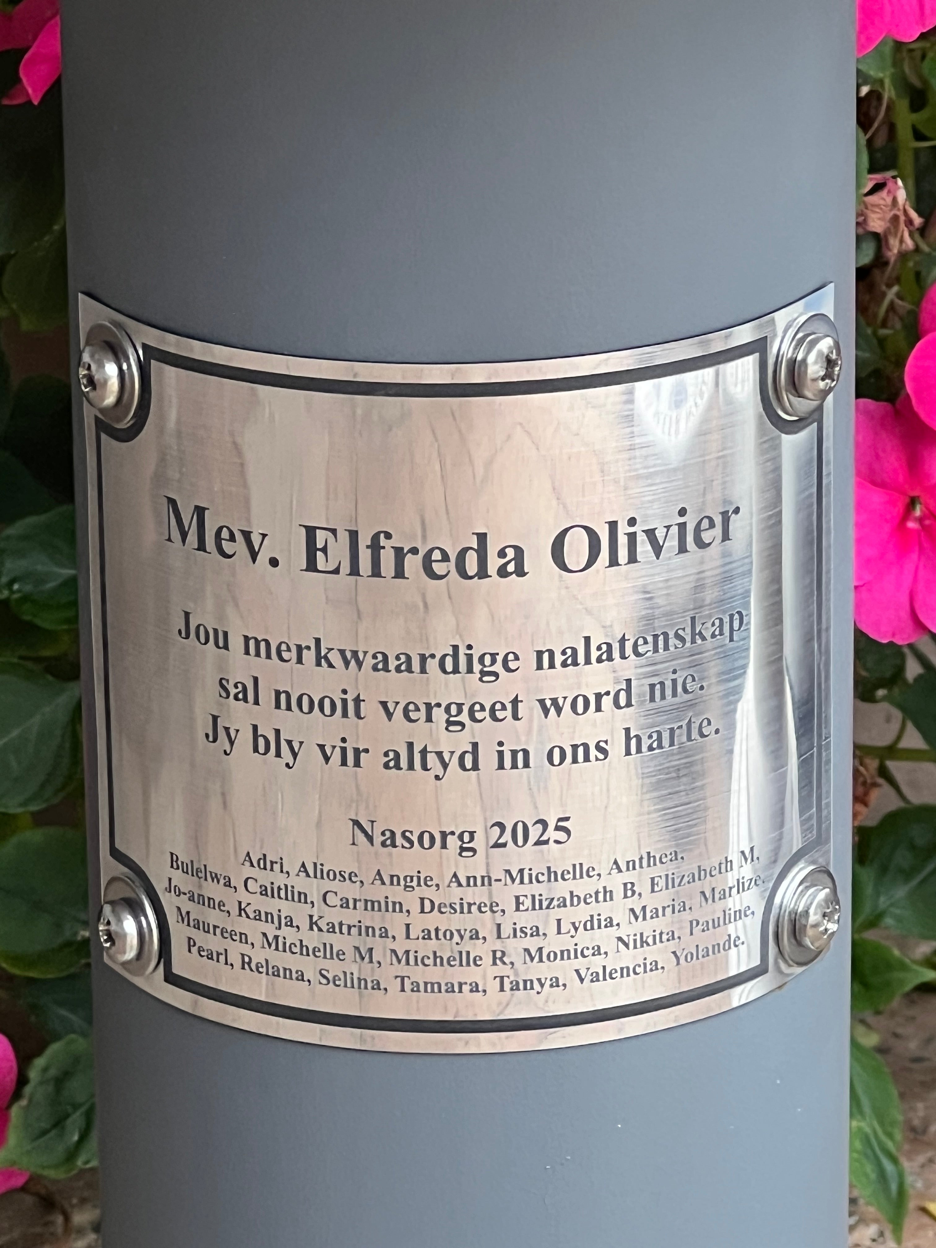 Memorial & Commemorative Birdbaths